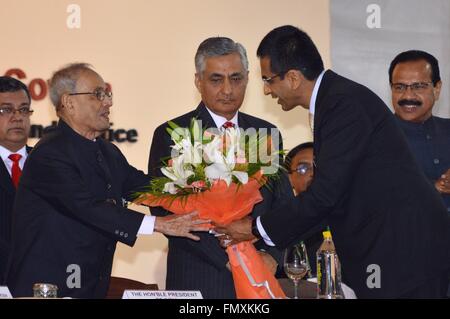 Allahabad, Uttar Pradesh, India. 13th Mar, 2016. Allahabad: Allahabad highcourt chief justice D.Y. Chandrachurna welcome to President Pranab Mukharjee during a programme on the occasion of 150th anniversary celebration of Allahabad Highcourt, in Allahabad on 13-03-2016. photo by prabhat kumar verma © Prabhat Kumar Verma/ZUMA Wire/Alamy Live News Stock Photo