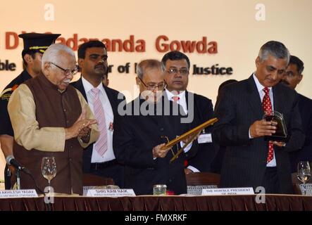 Allahabad, Uttar Pradesh, India. 13th Mar, 2016. Allahabad: President Pranav Mukharjee (c), Uttar Pradesh Governor Ram naik (l), and Chief justic of India Teerath Singh Thakur (R), take part in a programme on the occasion of 150th anniversary celebration of Allahabad Highcourt, in Allahabad on 13-03-2016. photo by prabhat kumar verma © Prabhat Kumar Verma/ZUMA Wire/Alamy Live News Stock Photo