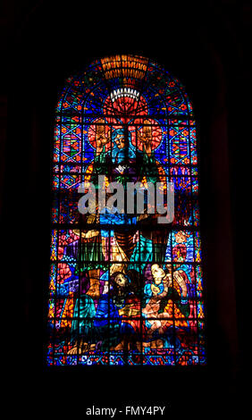KENT; CANTERBURY CATHEDRAL; SOUTH CHOIR;  PEACE WINDOW BY ERVIN BOSSANYI Stock Photo