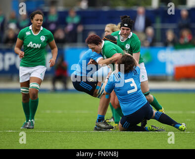 Donnybrook, Dublin, Ireland. 13th Mar, 2016. RBS Womens Six Nations Championships. Ireland versus Italy. Lindsay Peat of Ireland is tackled by Melissa Bettoni of Italy. Credit:  Action Plus Sports/Alamy Live News Stock Photo