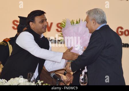 Allahabad, India. 13th Mar, 2016. A justice welcomes to Uttar Pradesh Chief minister Akhilesh Yadav during during a programme on the occasion of 150th anniversary celebration of Allahabad Highcourt, in Allahabad, India. Credit:  Prabhat Kumar Verma/Pacific Press/Alamy Live News Stock Photo