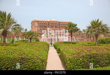ABU DHABI, UAE - APRIL 27: Gate to the Emirates Palace hotel on April 27, 2014, UAE. Seven stars Emirates Palace is the second m Stock Photo