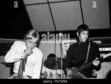 'The Who' (Roger Daltrey and Pete Townshend) performing at Bristol Corn Exchange, UK, May 11 1966 Stock Photo