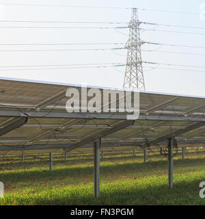 Rearside view of solar panels at a solar energy farm currently under construction. In Mansfield Woodhouse, Nottinghamshire Stock Photo