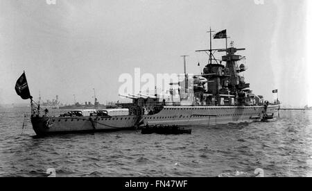 AJAXNETPHOTO. MAY 1937. SPITHEAD, ENGLAND. - POCKET BATTLESHIP - THE DEUTSCHLAND CLASS HEAVY CRUISER ADMIRAL GRAF SPEE REPRESENTED THE NAZI GERMANY KRIEGSMARINE AT THE CORONATION FLEET REVIEW OF 1937. SHE WAS SCUTTLED OFF MONTEVIDEO, URUGUAY, FOLLOWING THE BATTLE OF THE RIVER PLATE IN DECEMBER 1939. PHOTO:AJAX VINTAGE PICTURE LIBRARY  REF:AVL141602 01 Stock Photo