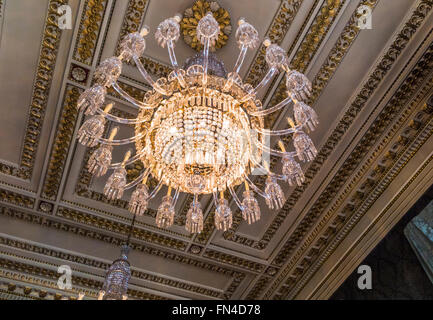 Beautiful crystal chandelier in the Court Drawing Room, Fishmongers' Hall, London EC4 Stock Photo