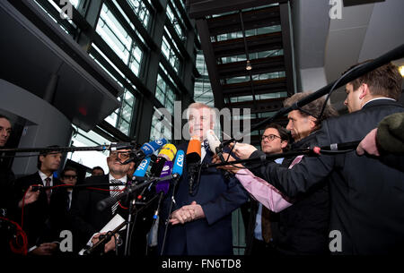 Munich, Germany. 14th Mar, 2016. The Premier of Bavaria, Horst Seehofer (CSU) speaks to journalists prior to the beginning of the CSU party executive meeting in Munich, Germany, 14 March 2016. Photo: Sven Hoppe/dpa/Alamy Live News Stock Photo