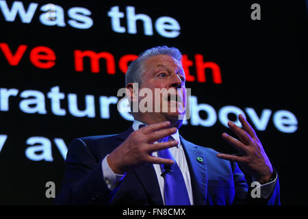 Pasay City, Philippines. 14th Mar, 2016. Environmentalist and former U.S. Vice President Al Gore speaks during the Climate Reality Leadership Training Corps in Pasay City, the Philippines, March 14, 2016. Al Gore is in the Philippines to train more than 700 environmentalists from various parts of Asia. The Climate Reality Leadership Training Corps is part of the Climate Reality Project, a nonprofit organization that aims to solve the climate crisis. © Rouelle Umali/Xinhua/Alamy Live News Stock Photo