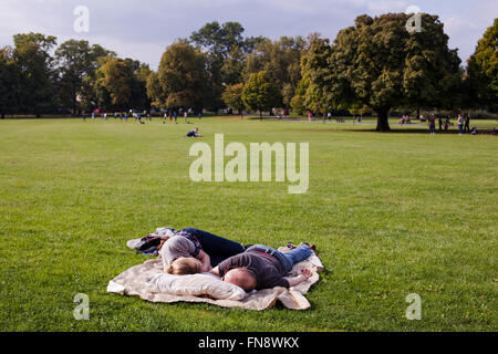 A couple taking advantage of a sunny Sunday in London Stock Photo