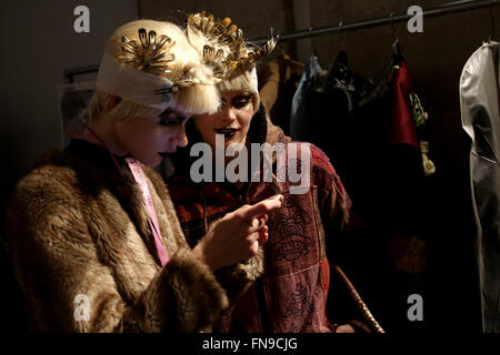 Lisbon, Portugal. 13th Mar, 2016. A model prepares backstage before a show of the Lisbon Fashion Week Fall/Winter 2016/2017 on March 13, 2016 in Lisbon, Portugal. © Pedro Fiuza/ZUMA Wire/Alamy Live News Stock Photo