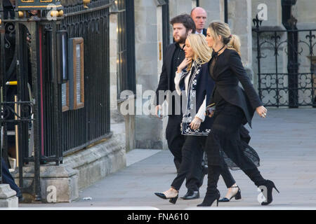 Westminster Abbey, London, March 14th 2016.  Her Majesty The Queen, Head of the Commonwealth, accompanied by The Duke of Edinburgh, The Duke and Duchess of Cambridge and Prince Harry attend the Commonwealth Service at Westminster Abbey on Commonwealth Day. PICTURED: Pop singer Ellie Goulding, centre, arrives to perform at the Abbey. Credit:  Paul Davey/Alamy Live News Stock Photo