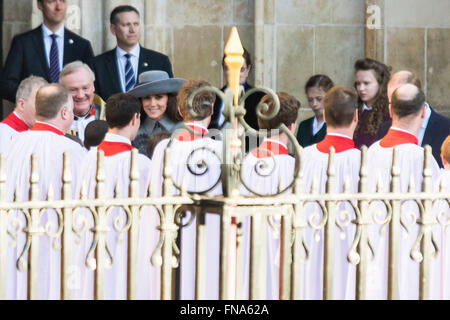 Westminster Abbey, London, March 14th 2016.  Her Majesty The Queen, Head of the Commonwealth, accompanied by The Duke of Edinburgh, The Duke and Duchess of Cambridge and Prince Harry attend the Commonwealth Service at Westminster Abbey on Commonwealth Day. PICTURED: The Duchess of Cambridge chats with members of the choir. Credit:  Paul Davey/Alamy Live News Stock Photo