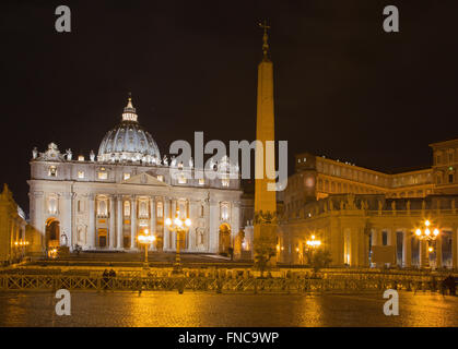 Rome - St. Peter's Basilica - 'Basilica di San Pietro' and the square at night before of Palm Sunday. Stock Photo