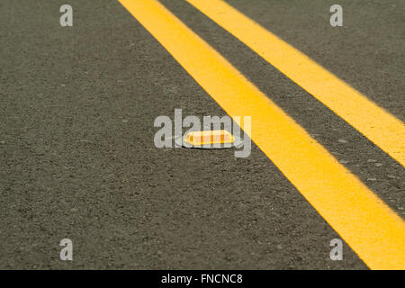 Roadway divider lines and markers Stock Photo - Alamy