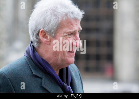 Westminster London,UK. 15th March 2016. BBC presenter Jeremy Paxman interviews Eurosceptic MP Bill Cash in Westminster with 100 days left until the EU referendum Credit:  amer ghazzal/Alamy Live News