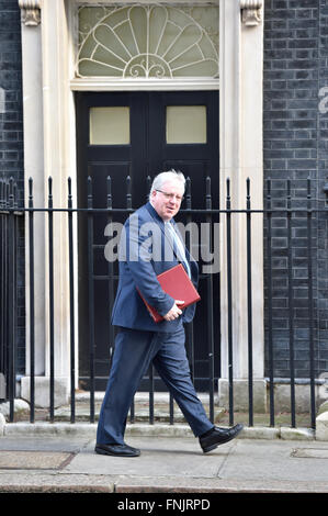Downing Street, London, UK. 16th March, 2016. Ministers arrive for the cabinet meeting ahead of the 2016 Budget Credit:  Alan West/Alamy Live News Stock Photo
