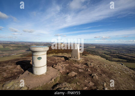 Scottish Borders, Scotland. Picturesque view of the trig point and Sir Walter Scott memorial on top of Eildon Mid Hill. Stock Photo
