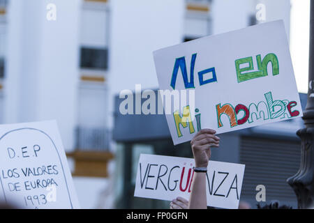 Seville, Spain. 16th Mar, 2016. Demonstrators protest against EU deal with Turkey to return refugees. NGOs, trade unions, political parties and Human Rights associations have called for demonstrations in 52 cities in Spain © Daniel Gonzalez Acuna/ZUMA Wire/Alamy Live News Stock Photo