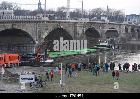 Drazdany, Germany. 16th Mar, 2016. Czech freighter is stuck in front of the pillars of Albert Bridge on the Elbe river in Dresden, Germany, March 16, 2016. A strong current had prevented the 'Albis' carrying 800 tons of salt from passing. The bridge arches have been suspended for shipping traffic since the incident occurred. © Libor Zavoral/CTK Photo/Alamy Live News Stock Photo