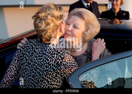 The Hague, The Netherlands. 16th Mar, 2016. Princess Beatrix and Princess Mabel of The Netherlands attend the 2nd Prince Friso Engineers award at the InHolland School in The Hague, The Netherlands, 16 March 2016. The award of the Royal institute of engineers ( KIVI) is for engineers who excel in innovation, entrepreneurship, personalty and social impact. Prince Friso was a mechanical and aerospace engineer and member of the KIVI. Photo: Patrick van Katwijk - POINT DE VUE OUT - NO WIRE SERVICE -/dpa/Alamy Live News Stock Photo