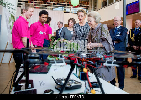 The Hague, The Netherlands. 16th Mar, 2016. Princess Beatrix and Princess Mabel of The Netherlands attend the 2nd Prince Friso Engineers award at the InHolland School in The Hague, The Netherlands, 16 March 2016. The award of the Royal institute of engineers ( KIVI) is for engineers who excel in innovation, entrepreneurship, personalty and social impact. Prince Friso was a mechanical and aerospace engineer and member of the KIVI. Photo: Patrick van Katwijk - POINT DE VUE OUT - NO WIRE SERVICE -/dpa/Alamy Live News Stock Photo