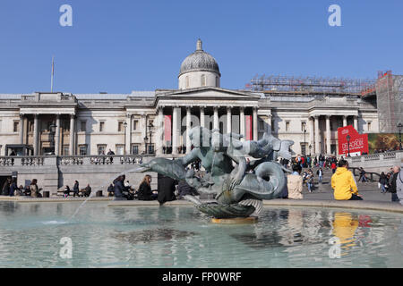 Trafalgar Square, London, UK. 17th March 2016. Clear blue skies over The National Gallery and the fountains in Trafalgar Square central London. Credit:  Julia Gavin UK/Alamy Live News