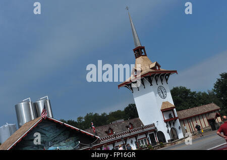 Broad Run Cheesehouse and Swiss Heritage Winery Shops in Amish country near  Dover Ohio Swiss architecture Stock Photo - Alamy