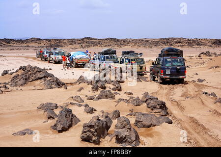 DANAKIL, ETHIOPIA-MARCH 26: Caravan of Land Cruiser 4wd cars stops in the desert while searching track from Afrera town to Dodon Stock Photo