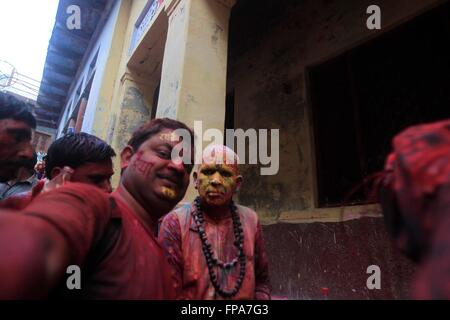 Barsana, India. 17th Mar, 2016. Indian hindu devotee takes selfie with a Sadhu or holy man colored powder at Radha Rani Temple during Lath mar Holi in Barsana, India. © Ravi Prakash/Pacific Press/Alamy Live News Stock Photo