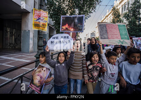 Athens, Greece. 19th Mar, 2016. A few thousands, locals and Afghan ...