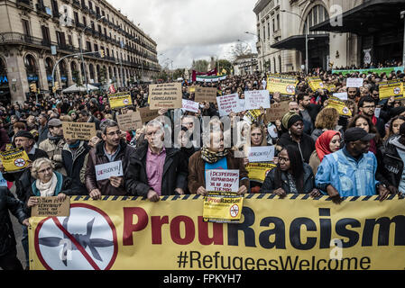 Barcelona, Catalonia, Spain. 19th Mar, 2016. Thousands of protestors march behind their banners through the streets of Barcelona to condemn racism and voice their support for refugees. © Matthias Oesterle/ZUMA Wire/Alamy Live News Stock Photo