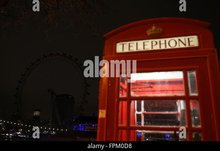 London, UK. 19th Mar, 2016. Photo taken on March 19, 2016 shows the London Eye after being submerged into darkness for the annual Earth Hour event in London, Britain. © Han Yan/Xinhua/Alamy Live News Stock Photo