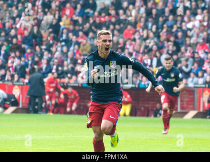 Gijon, Spain. 19th March, 2016. Antoine Griezmann (Atletico de Madrid) celebrates his goal during football match of Spanish ‘La Liga’ between Real Sporting de Gijon and Atletico de Madrid at Molinon Stadium onMarch 19, 2016 in Gijon, Spain. Credit:  David Gato/Alamy Live News Stock Photo