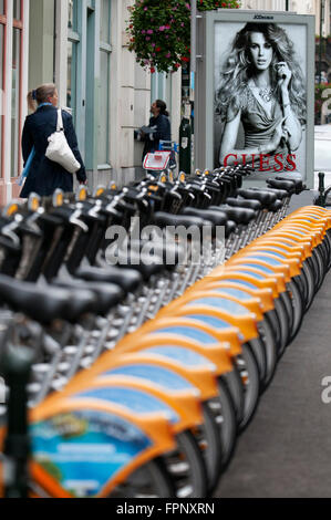 Municipal rental bikes in the center of Brussels, Belgium. Increasingly reserved areas on the tarmac of Brussels to bicycles, al Stock Photo