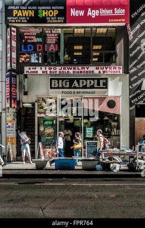 Cheap discount stores, New York City, USA Stock Photo