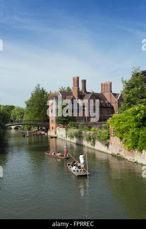 Europe, United Kingdom, England, Cambridgeshire, Cambridge, University, punts on the Cam river next to Trinity Hall College, Cam Stock Photo
