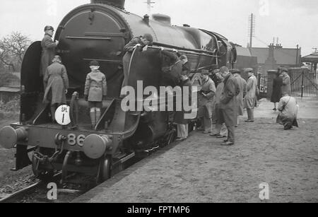 Southern Railway Lord Nelson Class 4-6-0 No.864 Sir Martin Frobisher being examined by Locospotters before 1948 Stock Photo