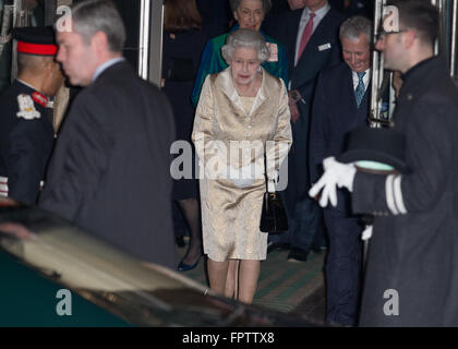 The Queen, patron of the Gold Service Scholarship attends award ceremony to find best front of house professionals.  Featuring: HM The Queen, Elizabeth II Where: London, United Kingdom When: 16 Feb 2016 Stock Photo