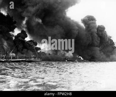 1940s DECEMBER 7 1944 DARK SMOKE RISING FROM SINKING NAVY SHIP USS WEST VIRGINIA PEARL HARBOR HAWAII Stock Photo