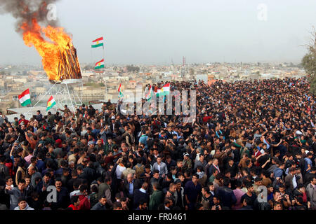 Kirkuk, Hundreds of Kurdish families flocked to public parks in the Iraqi northern city of Kirkuk to celebrate the ancient holiday Nowruz. 20th Mar, 2016. Kurdish people gather around the fire to celebrate Nowruz in Kirkuk, Iraq on March 20, 2016. Hundreds of Kurdish families flocked to public parks in the Iraqi northern city of Kirkuk to celebrate the ancient holiday Nowruz, marking the start of the Kurdish New Year on March 20, 2016. © Ako Zangana/Xinhua/Alamy Live News Stock Photo