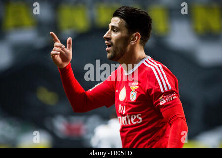 Porto, Portugal. 20th March, 2016. SL Benfica player Pizzi in action during first league match between Boavista FC and SL Benfica at Boavista Stadium in Porto, on March 20, 2016. Credit:  Diogo Baptista/Alamy Live News Stock Photo