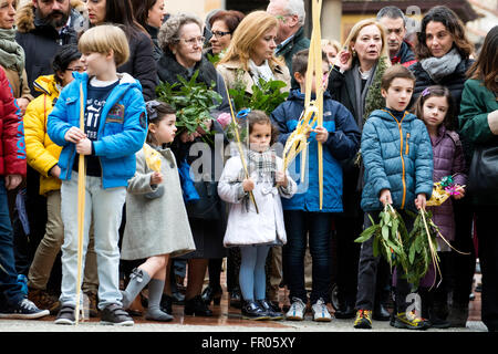Oviedo, Spain. 20th March, 2016. Kids with palms and laurel during the blessing of palms at Palm Sunday, that commemorates Jesus' triumphal entry into Jerusalem, on March 20, 2016 in Oviedo, Spain. Credit:  David Gato/Alamy Live News Stock Photo