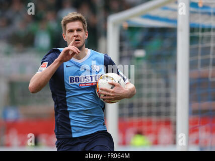 Bochum, Germany. 20th March, 2016. Football 2nd Bundesliga, matchday 27, 20.03.2016, Bochum, Germany, VfL Bochum vs Greuther Fuerth: Jubilation Simon Terodde (Bochum).  Credit:  Juergen Schwarz/Alamy Live News Stock Photo