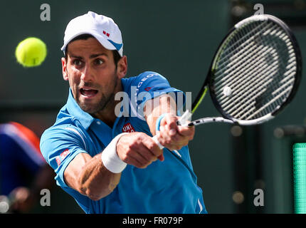 Indian Wells, California in the USA. 20th Mar, 2016. Novak Djokovic of Serbia returns the ball to Milos Raonic of Canada during the men singles final match of the BNP Paribas Open tennis tournament in Indian Wells, California in the United States, on March 20, 2016. Djokovic won 6-4, 6-4. Credit:  Zhao Hanrong/Xinhua/Alamy Live News Stock Photo