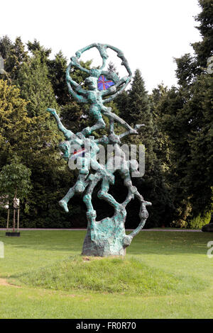 'Til We Meet Again' sculpture outside the Hartenstein hotel, Airborne Museum in Oosterbeek, near Arnhem, Netherlands. Stock Photo