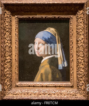 'girl with the pearl earring' from dutch painter johannes vermeer in maurits museum  at den haag holland Stock Photo
