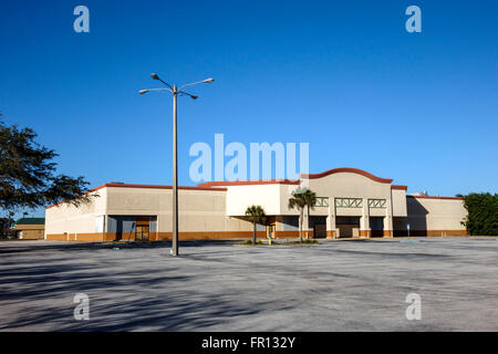 Florida New Port Richey,closed,shuttered,big box store,vacant,FL160211039 Stock Photo