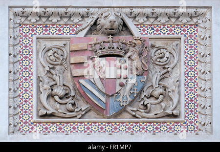 Coats of arms of prominent families that contributed to the facade., Portal of Cattedrale di Santa Maria del Fiore, Florence Stock Photo