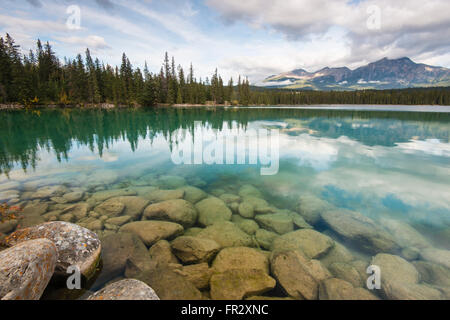 Lac Beauvert, Lac Beaufort, Beauvert Lake, Jasper National Park Stock ...