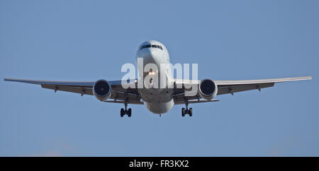 Air Canada Boeing 767 C-FTCA on final approach to London-Heathrow ...